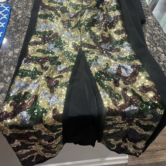 Final price drop Gorgeous camo gala gown size 14 - Picture 3 of 8